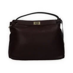Borsa a secchiello con chiusura.