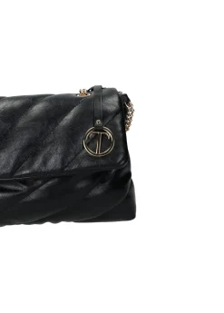 Borsa a tracolla con patta a chiusura.
