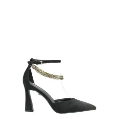 Décolleté con cinturino intrecciato.Tacco alto 9cm