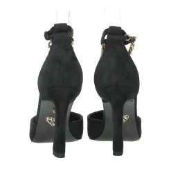 Décolleté con cinturino intrecciato.Tacco alto 9cm