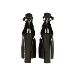 Décolleté platform in vernice. Made in Italy. Tacco alto 13.5cm