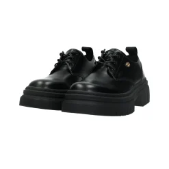 Derby con suola carrarmato.Tacco alto 4cm