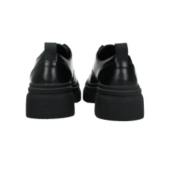 Derby con suola carrarmato.Tacco alto 4cm