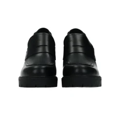 Mocassini in vernice. Tacco alto 7 cm