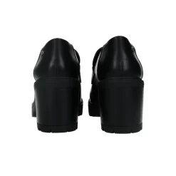 Mocassini in vernice. Tacco alto 7 cm