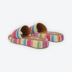 Sandali con fascia avvolgente.Tacco alto 3cm