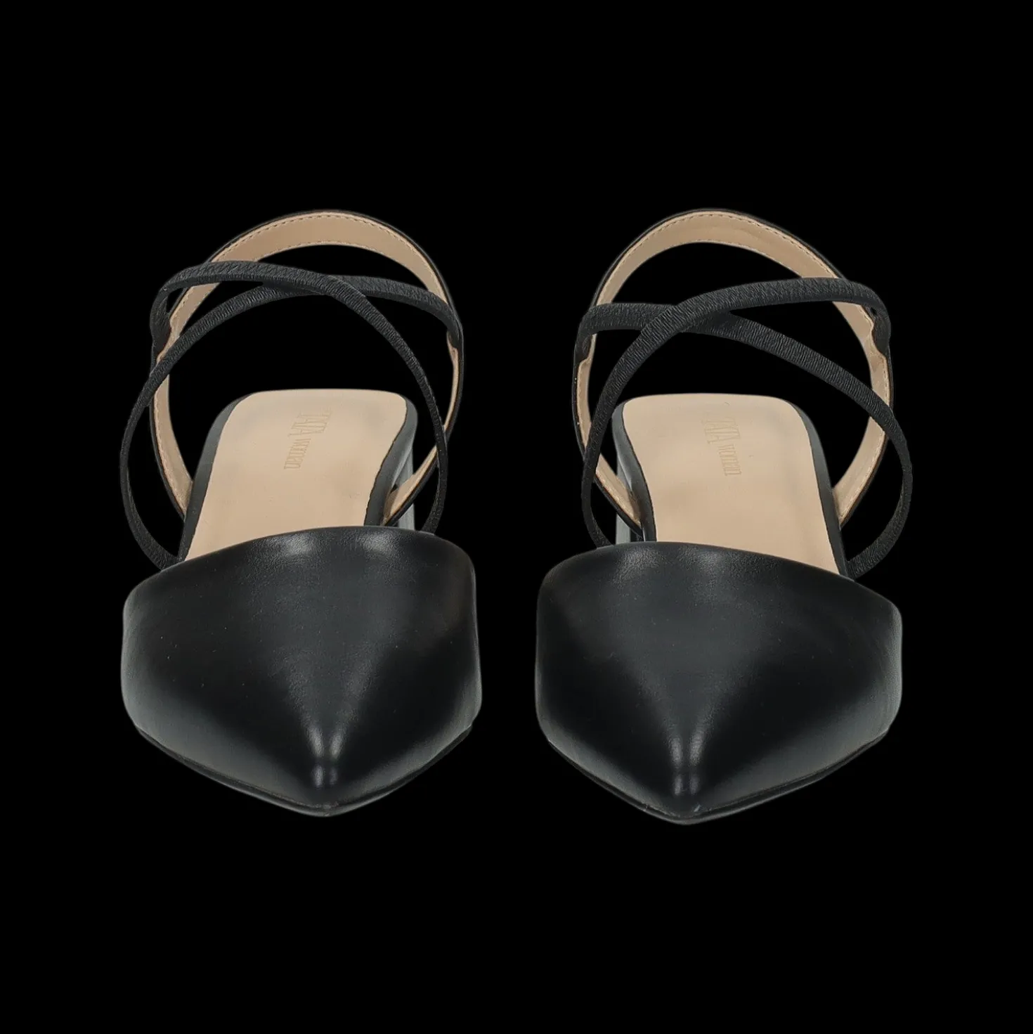 Sandali con listini intrecciati.Tacco alto 6cm.