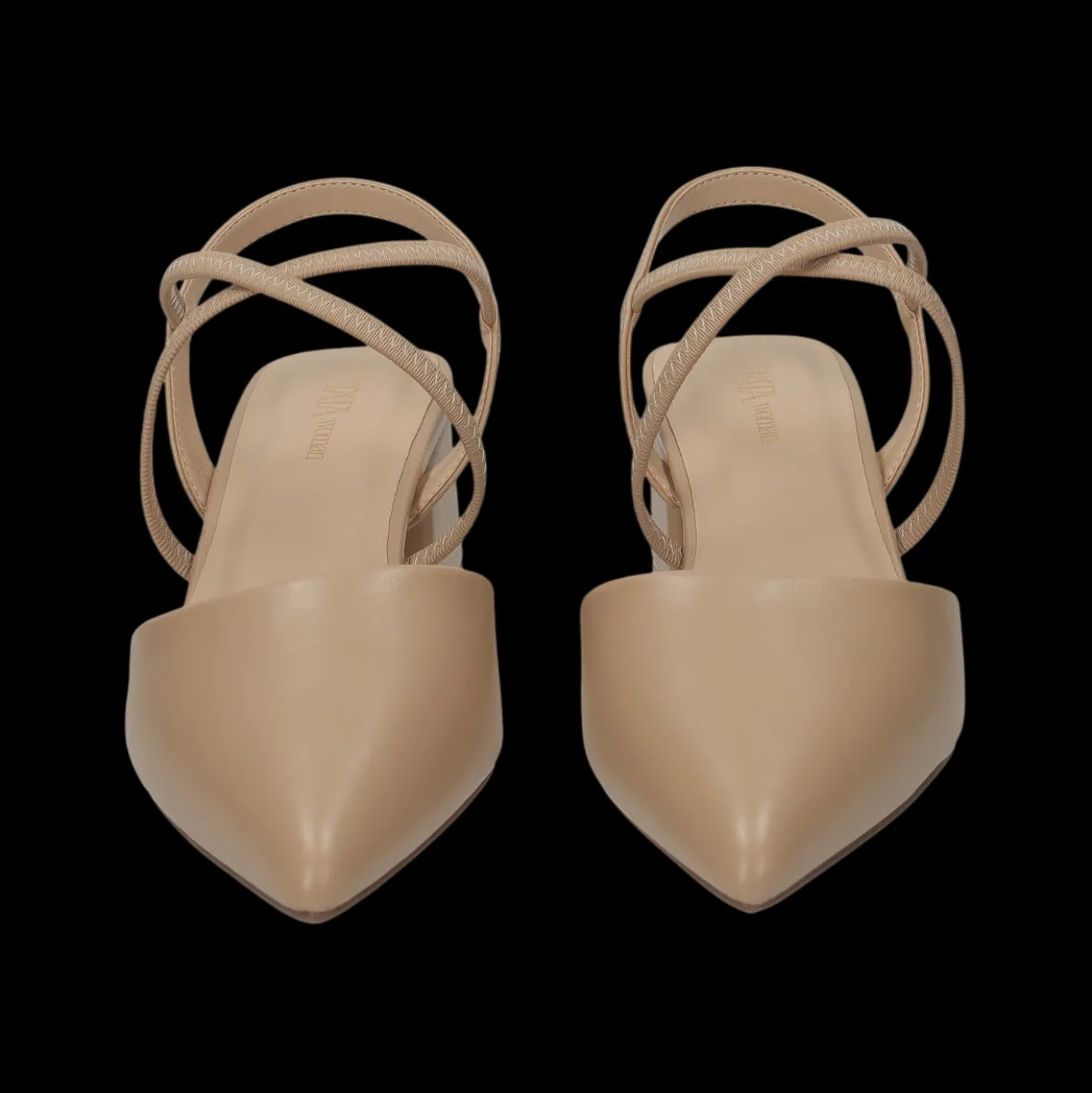 Sandali con listini intrecciati.Tacco alto 6cm.