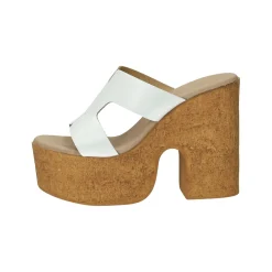 Sandali con zeppa. Made in Italy
