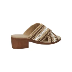 Sandali con zeppa. Made in Italy