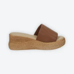 Sandali con zeppa.Altezza tacco: Made in Italy