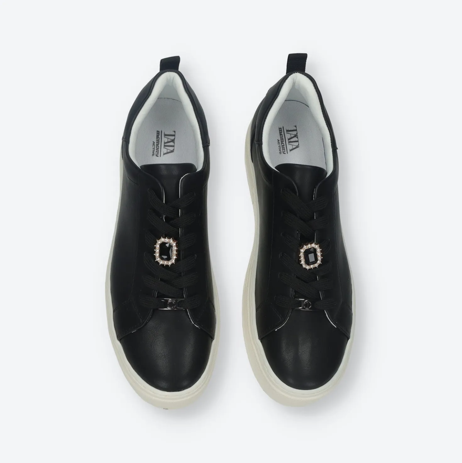Sneakers con dettaglio in gioiello.Tacco alto 4 cm