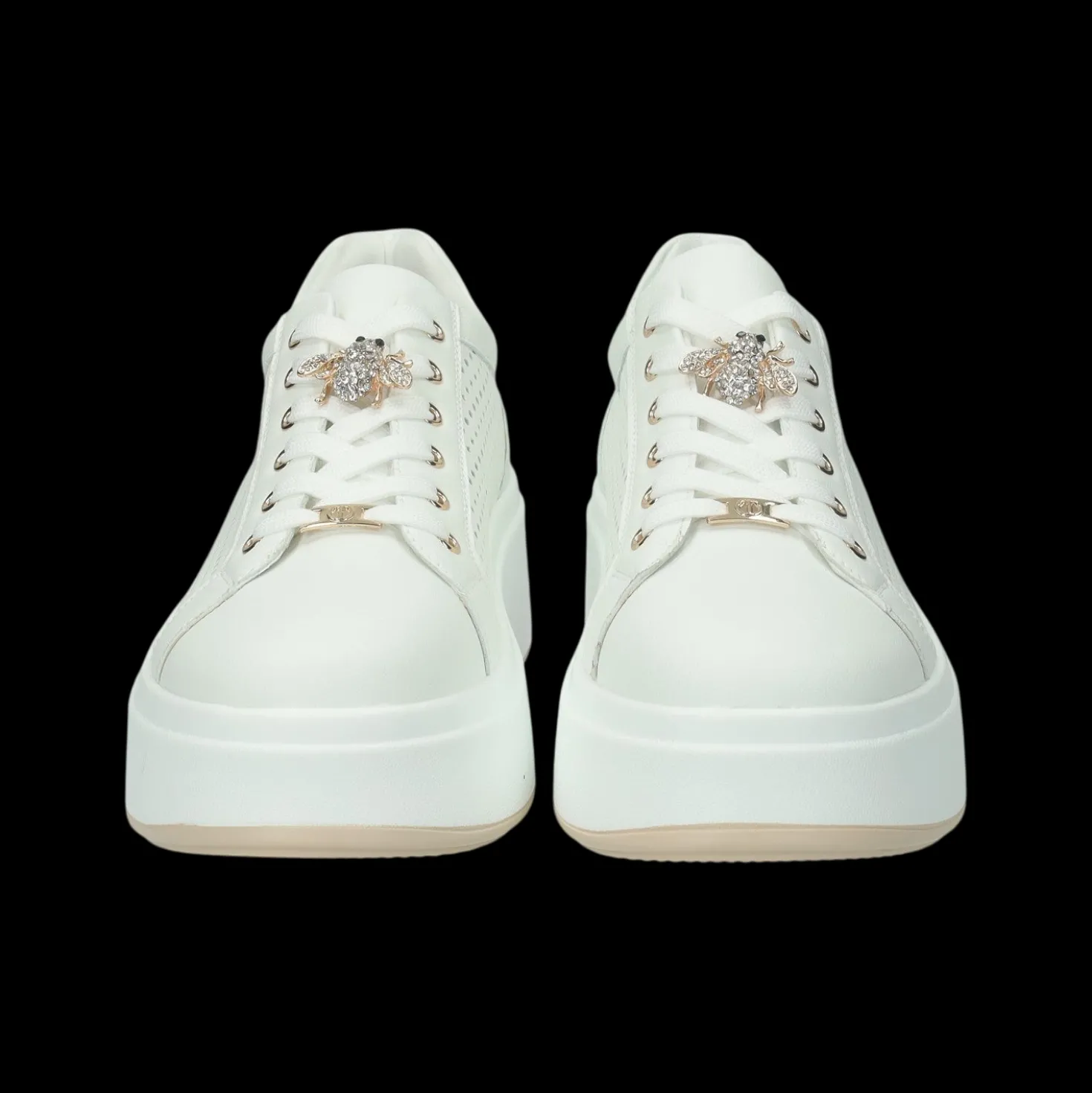 Sneakers con dettaglio.Tacco alto 4 cm