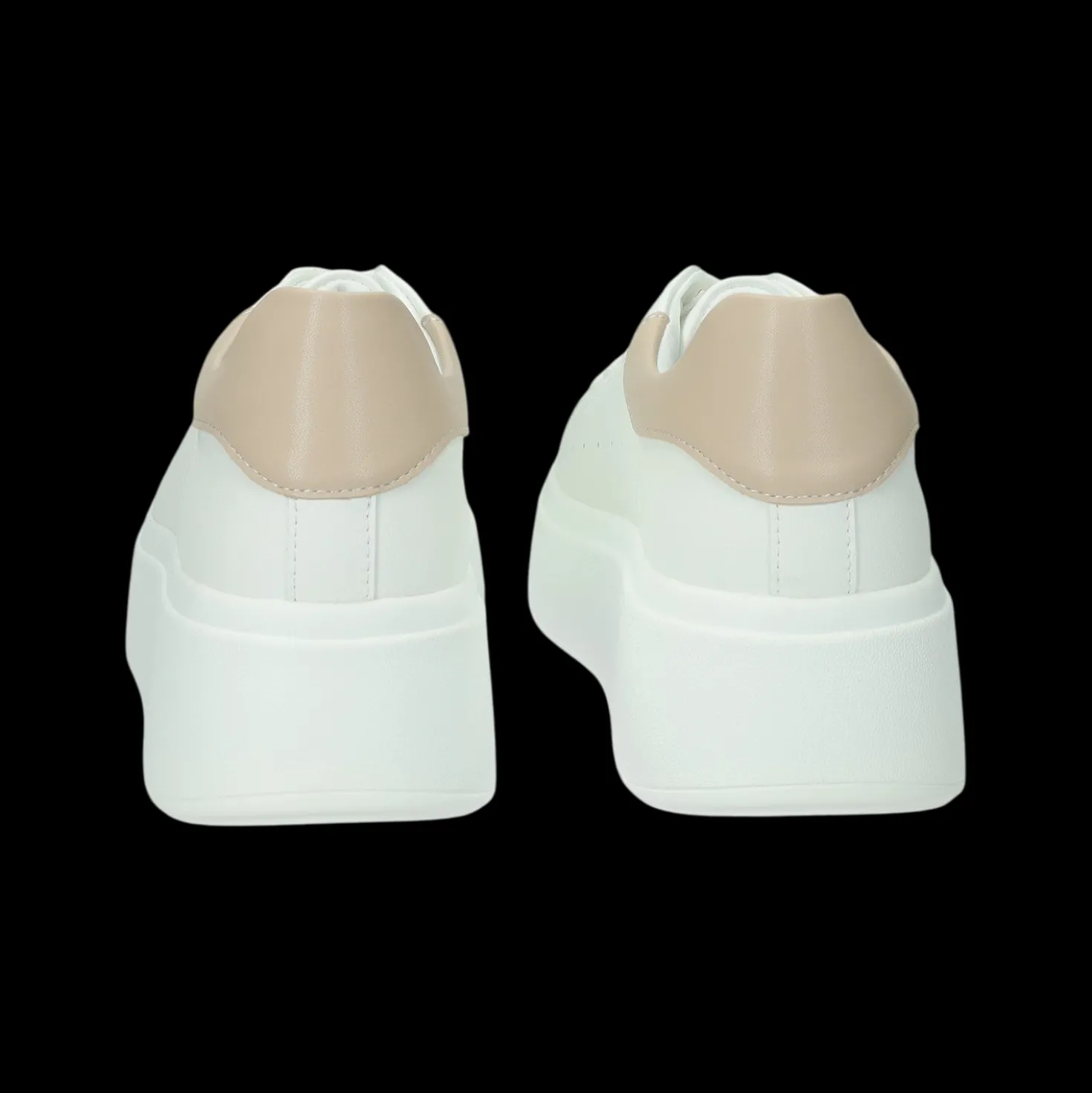Sneakers con gioiello.Tacco alto 3cm