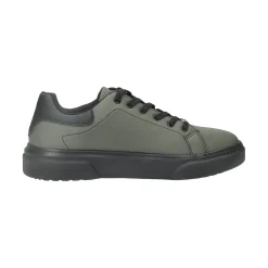 Sneakers in ecopelle con cuciture a vista