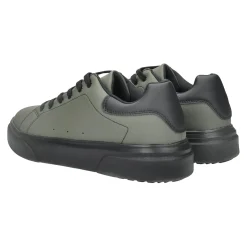 Sneakers in ecopelle con cuciture a vista