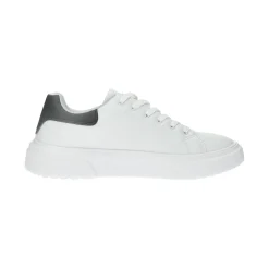 Sneakers in ecopelle con cuciture a vista