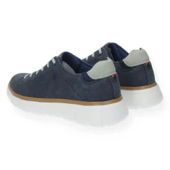 Sneakers in ecopelle con cuciture a vista