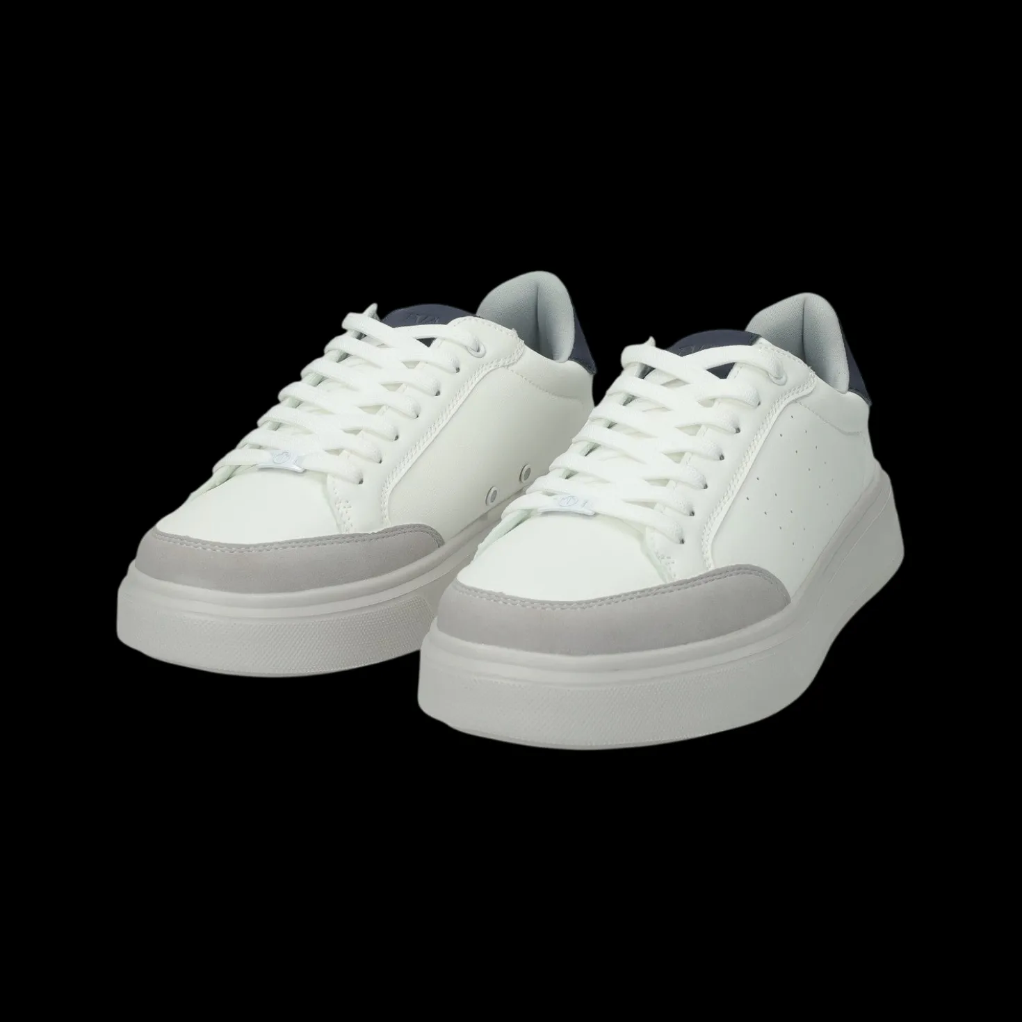 Sneakers in ecopelle con cuciture a vista