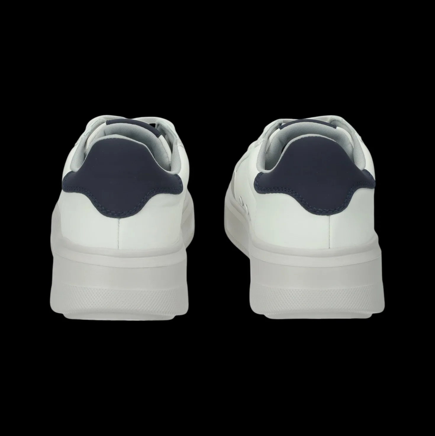 Sneakers in ecopelle con cuciture a vista