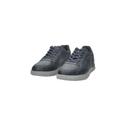 Sneakers in memory active.