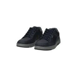 Sneakers in memory active.