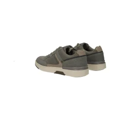 Sneakers in memory active.