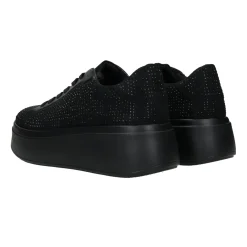 Sneakers ricoperte da strass. Tacco alto: 5 cm
