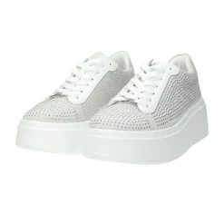 Sneakers ricoperte da strass. Tacco alto: 5 cm
