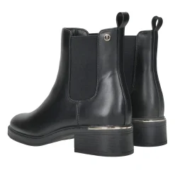 Stivaletti con dettaglio metallizzato.Tacco alto 4cm