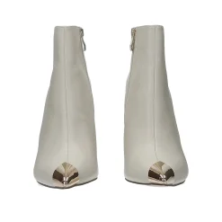 Stivaletti con inserto sulla punta. Tacco alto 10 cm
