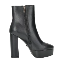 Stivaletti con punta squadrata e plateau. Tacco alto 12cm