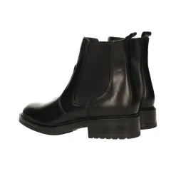 Stivaletti in vera pelle. Tacco alto 3cm