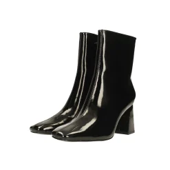Stivaletti in vernice con punta squadrata. Tacco alto 7cm